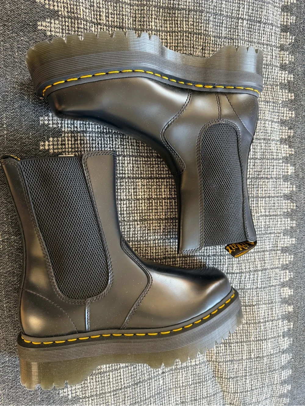 Dr. Martens - Chelsea Boot - Women, black, 9 US